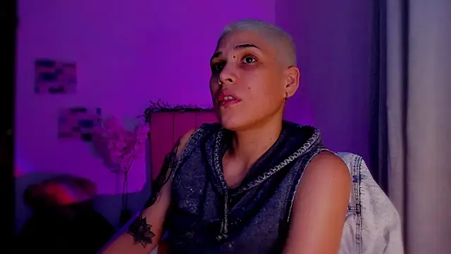 Charlee pink online show from February 2026 04:44:01 AM