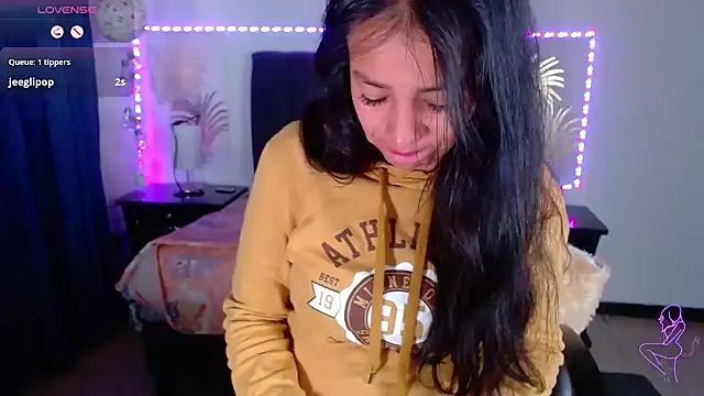 Julietacollins06 online show from February 2025 01:20:01 PM