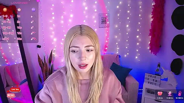 channel blonde a online show from March 2025 07:49:02 PM