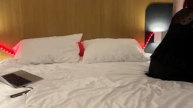 Snapshot of annaBtv9 chatting on March 2026 06:24:02 PM annaBtv9 online show from March 2026 06:24:02 PM