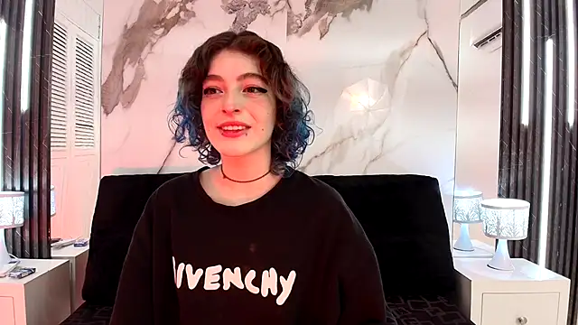 EvaHalsey online show from October 2025 07:36:02 PM