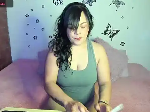 Snapshot of MIA_BIANCCO chatting on December 2024 12:44:01 AM MIA BIANCCO online show from December 2024 12:44:01 AM