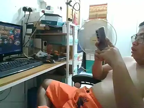 Snapshot of shyboymasturbation chatting on December 2024 12:11:01 PM shyboymasturbation online show from December 2024 12:11:01 PM