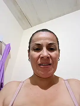 Snapshot of Zaralu_ chatting on February 2025 03:27:01 AM Zaralu online show from February 2025 03:27:01 AM