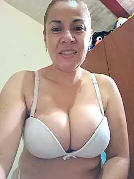 Snapshot of Zaralu_ chatting on November 2025 01:50:01 PM Zaralu online show from November 2025 01:50:01 PM