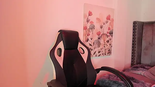 Alaia Cute online show from December 2025 03:04:01 AM