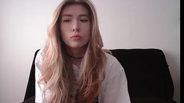 ErikaShyy online show from September 2025 10:28:01 AM