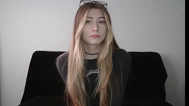 ErikaShyy online show from October 2025 11:28:02 AM