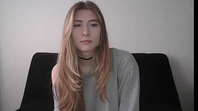 ErikaShyy online show from October 2025 11:00:01 AM