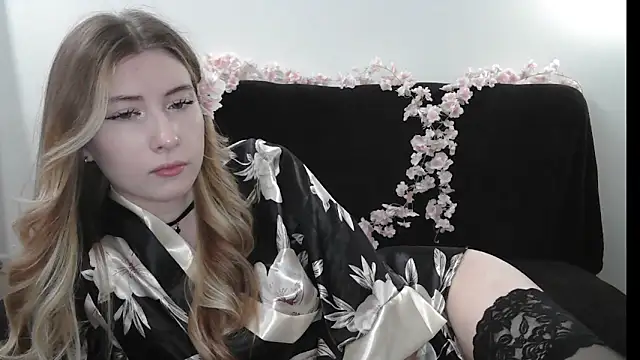 ErikaShyy online show from April 2026 12:07:01 PM