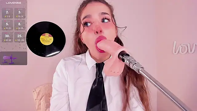 LosAlicee online show from October 2025 07:02:01 PM