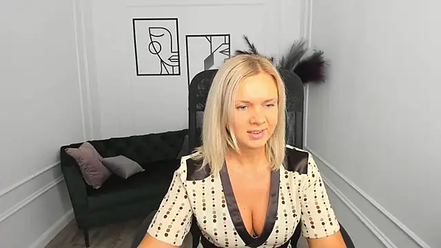 AgathaKlouin online show from October 2025 07:12:01 PM