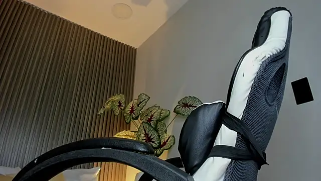 dania miller  online show from November 2025 02:56:02 AM