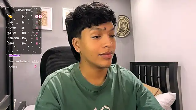 Snapshot of Xander_bonnet1 chatting on February 2025 05:37:01 PM Xander bonnet1 online show from February 2025 05:37:01 PM