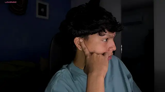 Snapshot of Xander_bonnet1 chatting on November 2025 12:26:01 PM Xander bonnet1 online show from November 2025 12:26:01 PM