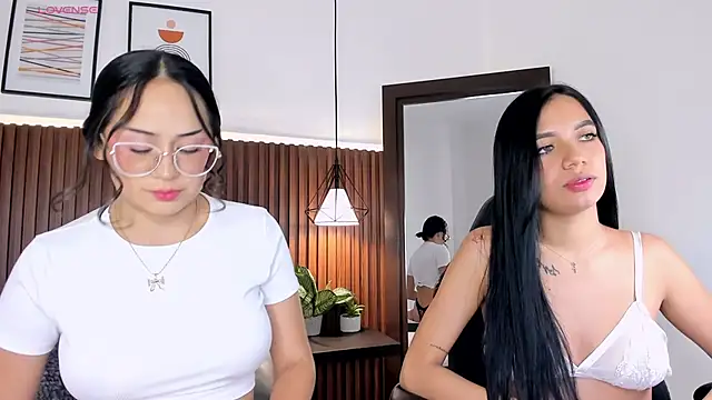 Snapshot of emma_white_01 chatting on February 2025 02:42:01 AM emma white 01 online show from February 2025 02:42:01 AM