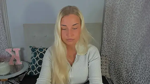 Snapshot of KristyHoney chatting on July 2026 10:39:01 AM KristyHoney online show from July 2026 10:39:01 AM