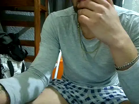 montevideoo online show from December 2025 05:02:01 AM