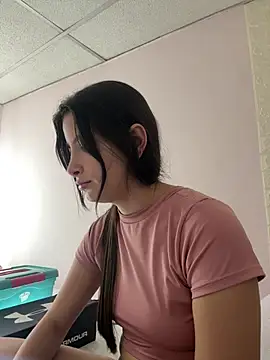 Snapshot of annaharper- chatting on January 2025 01:00:01 AM annaharper- online show from January 2025 01:00:01 AM