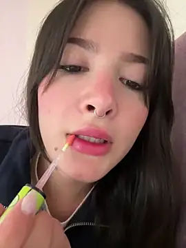 Snapshot of annaharper- chatting on January 2025 08:00:01 PM annaharper- online show from January 2025 08:00:01 PM