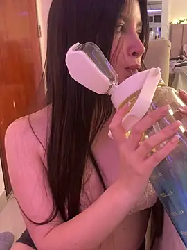 annaharper- online show from December 2025 03:59:02 AM