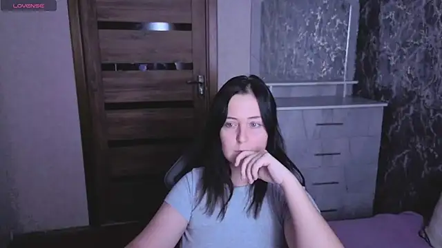 Kristy-Max online show from August 2026 08:44:02 PM