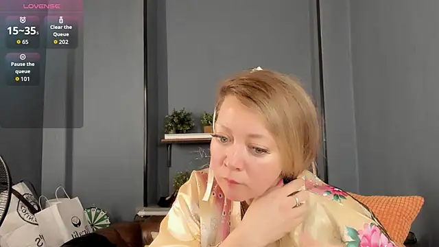 JesiaFoxi online show from December 2025 01:31:02 PM