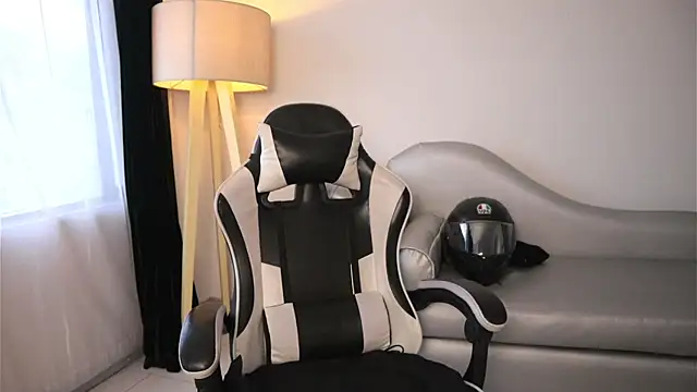 ashleyvalirya online show from April 2026 07:47:02 PM