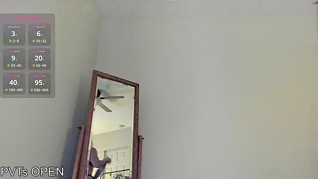 Peaches N Kreme online show from October 2025 03:50:02 AM