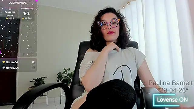 Snapshot of paulinabarnett- chatting on April 2026 05:30:01 PM paulinabarnett- online show from April 2026 05:30:01 PM