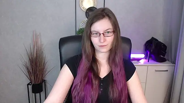 emmaxDelight online show from December 2025 06:50:01 AM