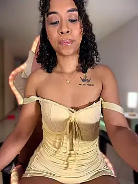 Snapshot of bella__honey chatting on July 2026 01:30:02 AM bella honey online show from July 2026 01:30:02 AM