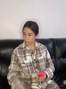  Luuna online show from March 2025 04:57:01 PM