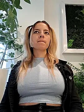 allinqueen online show from February 2025 01:21:02 PM