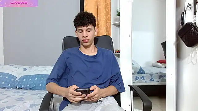 Snapshot of jeff_ross chatting on December 2024 05:44:01 PM jeff ross online show from December 2024 05:44:01 PM