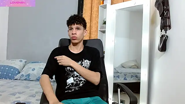 Snapshot of jeff_ross chatting on December 2024 05:40:01 PM jeff ross online show from December 2024 05:40:01 PM