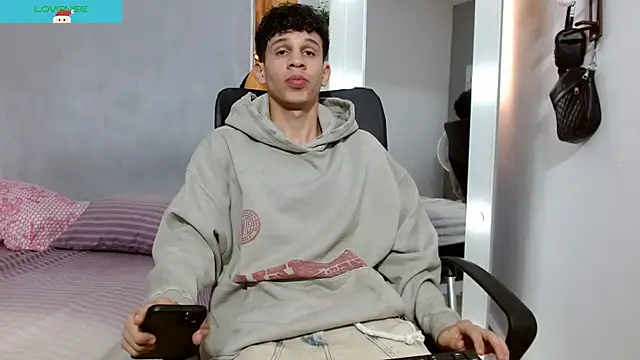 Snapshot of jeff_ross chatting on December 2024 07:51:01 PM jeff ross online show from December 2024 07:51:01 PM