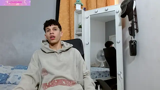 Snapshot of jeff_ross chatting on January 2025 08:37:02 PM jeff ross online show from January 2025 08:37:02 PM