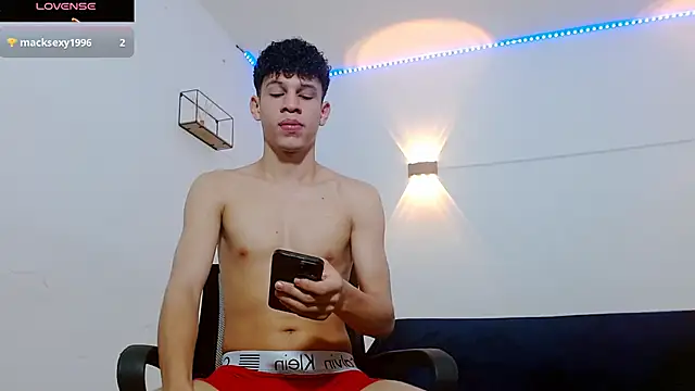 Snapshot of jeff_ross chatting on October 2025 12:06:01 PM jeff ross online show from October 2025 12:06:01 PM