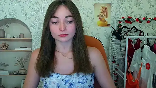  Barbie Kiss  online show from November 2025 04:19:01 PM