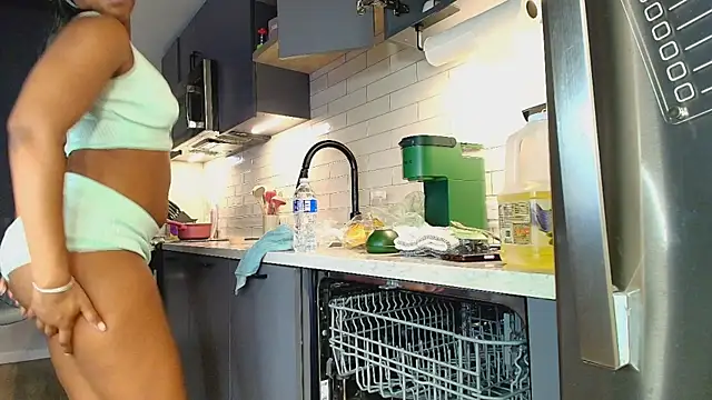 Naomiruty online show from April 2026 12:42:02 AM