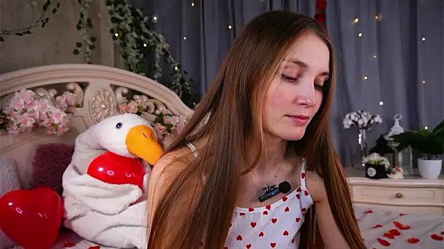 Snapshot of MonaEldon chatting on February 2026 02:08:01 AM MonaEldon online show from February 2026 02:08:01 AM