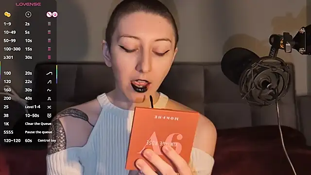 lovelylucyy online show from February 2025 08:14:02 PM