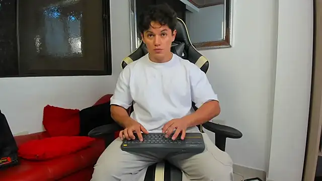 julian wallace online show from February 2026 07:39:01 PM