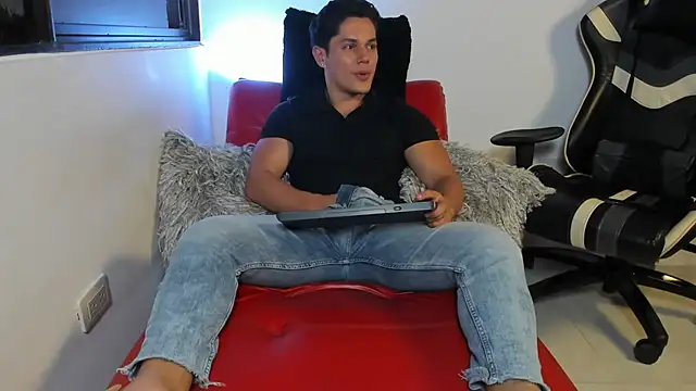 julian wallace online show from April 2026 06:19:01 AM