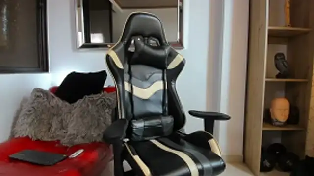 julian wallace online show from April 2026 06:37:01 PM