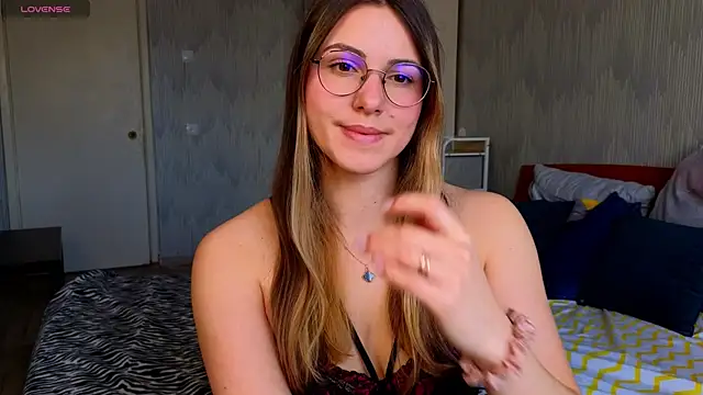 Snapshot of sophia_euphoriaa chatting on April 2026 09:18:01 AM sophia euphoriaa online show from April 2026 09:18:01 AM