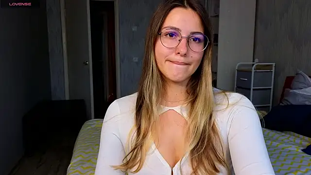 Snapshot of sophia_euphoriaa chatting on June 2026 08:53:01 AM sophia euphoriaa online show from June 2026 08:53:01 AM