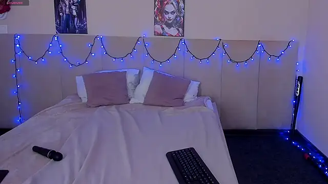 MuscleXXXBarbie online show from September 2025 04:40:01 PM