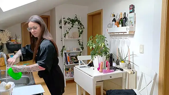 BrownieyQueen online show from February 2025 07:58:02 AM